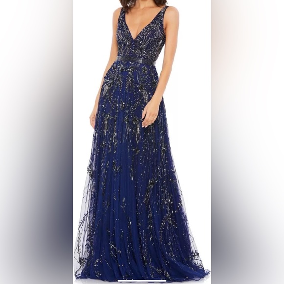 New Mac Duggal Beaded Plunge Neck Gown In Midnight Size 12 - Picture 1 of 11